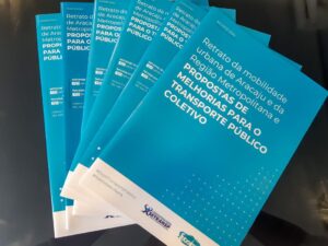 Leia mais sobre o artigo Setransp entrega publicação voltada à mobilidade urbana e ao transporte público para os candidatos à Prefeitura de Aracaju 