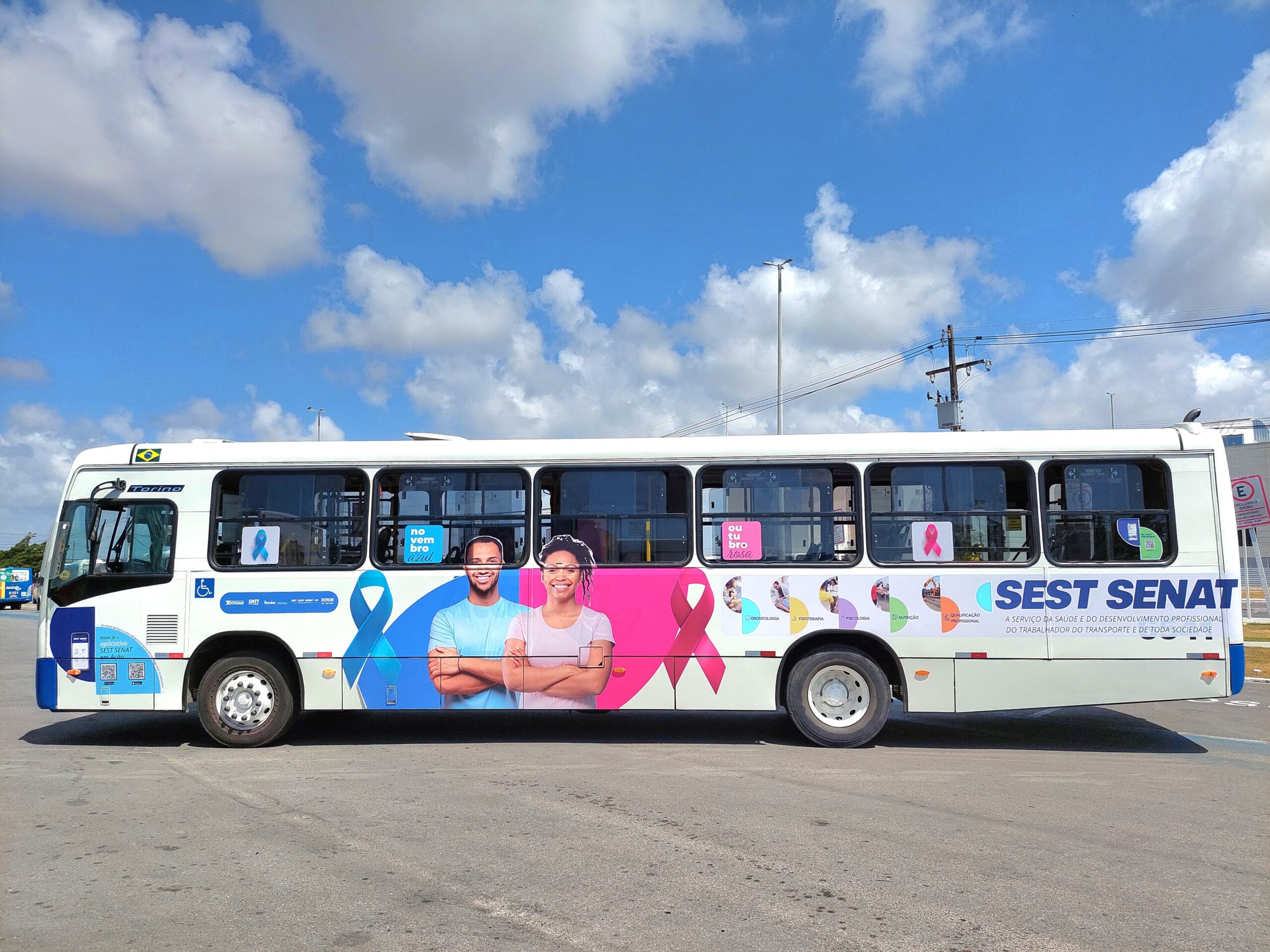 Você está visualizando atualmente Setor de transporte lança ônibus caracterizados alusivos ao Outubro Rosa e Novembro Azul