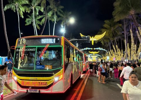 Você está visualizando atualmente Iluminados, ônibus de Maceió animam ‘Natal de Todos Nós’ com direito a tour gratuito